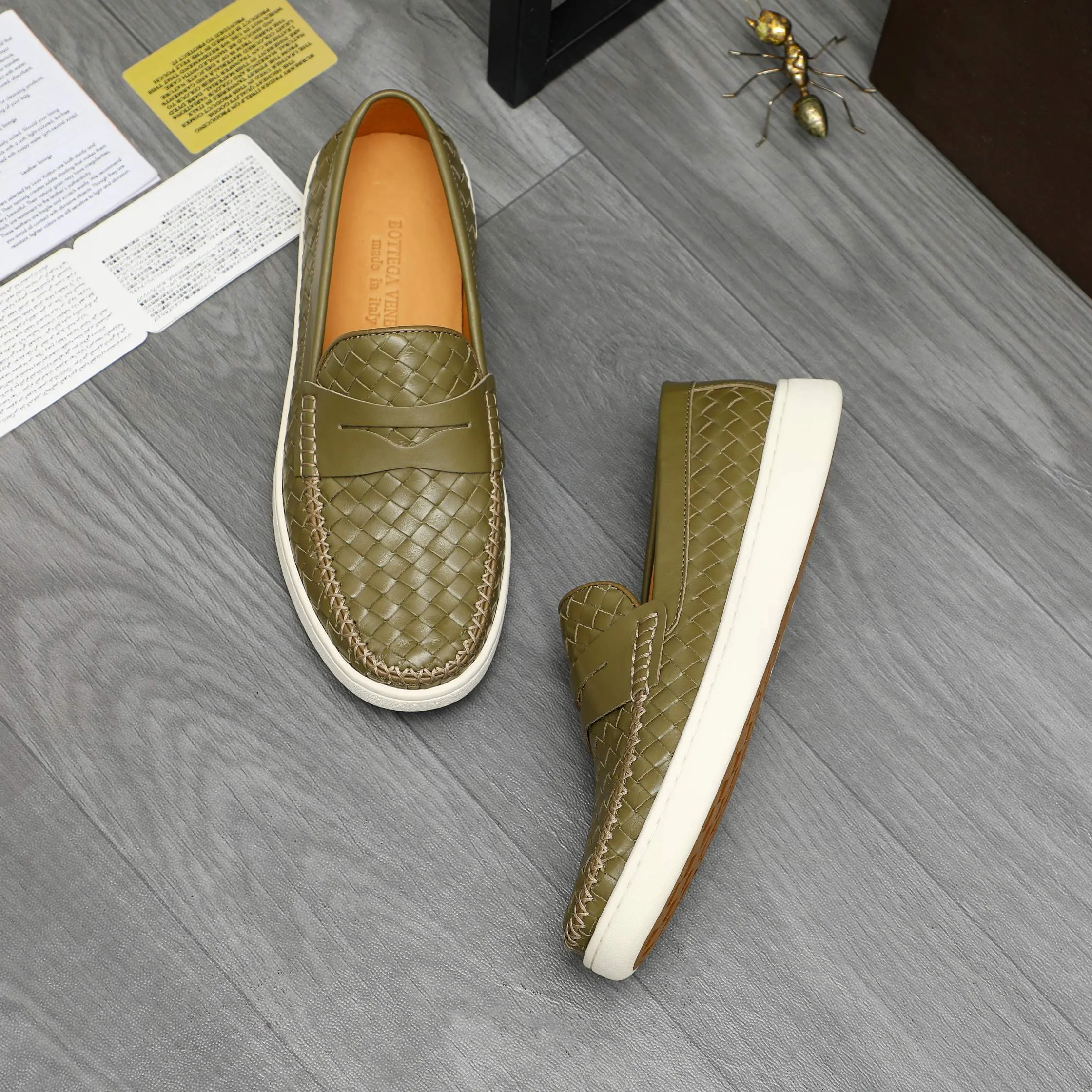 Men's shoes 💰500 Product trademark: BV "Bottega Veneta" woven slip-on casual men's shoes Regular size: 38-45 (custom-made 45 non-returnable) Product materials: Selected woven cowhide upper, cowhide lining, rubber outsole